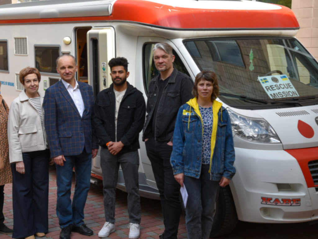 Краплина, що дарує життя: працівники ПДМУ долучилися до благодійної донорської акції / A Drop That Gives Life: PSMU Staff Join Charitable Blood Donation Drive